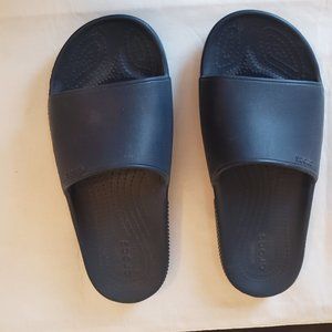 CROCS UNISEX-ADULT MEN'S AND WOMEN'S Classic Slides Size: Men 6, Women 8